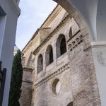 Detalle lateral de la ex colegiata de Santa María de Borja, arquitectura mudéjar aragonesa en ladrillo.