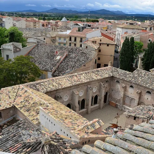 Vista aérea del claustro mudéjar de la ex colegiata de Santa María en Borja.